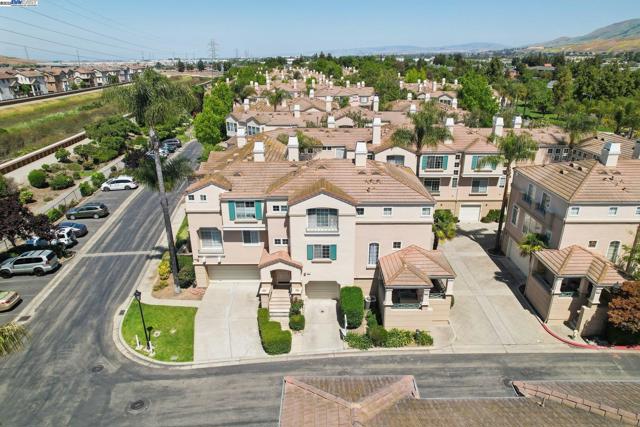 385 Montecito Way, Milpitas CA: https://media.crmls.org/mediaz/e335ea0a-2dc7-41dd-9ee2-33ba84d5b7fc.jpg