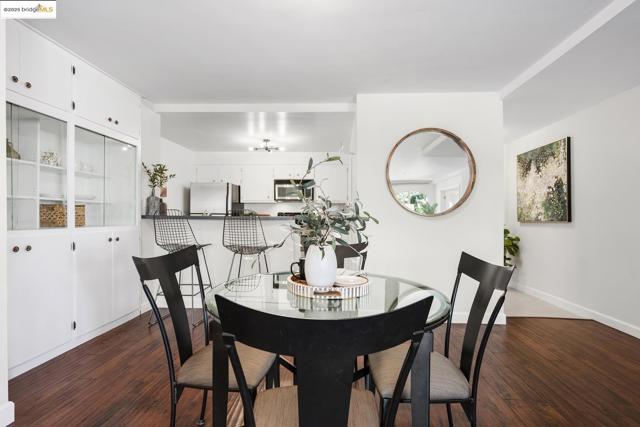 5405 Carlton St, Oakland CA: https://media.crmls.org/mediaz/e335f0f7-4964-4fa1-9f9b-b6cda87344b7.jpg