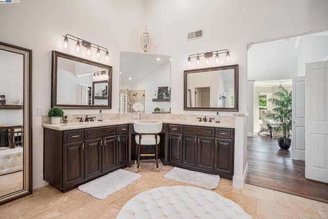 91 RED CYPRESS CT, Danville CA: https://media.crmls.org/mediaz/e33634a2-1858-45d2-a747-b6f572b401f0.jpg