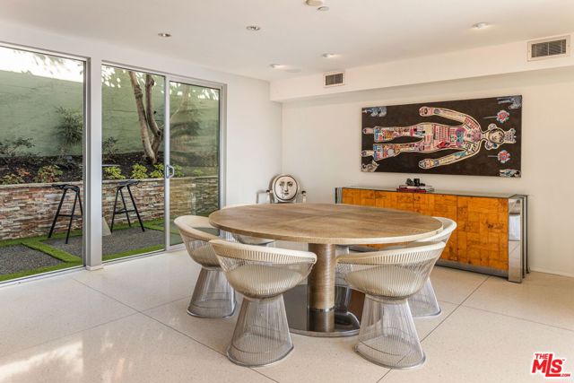 1545 Sunset Plaza Drive photo 5