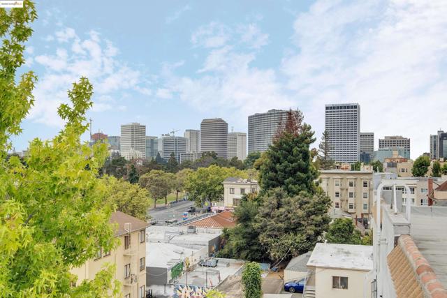 389 Belmont St, Oakland CA: https://media.crmls.org/mediaz/e3364478-b34c-4a7e-be4d-e6749b97c8d2.jpg