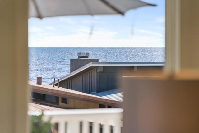 Image 9 of 53 For 621 Beach Drive