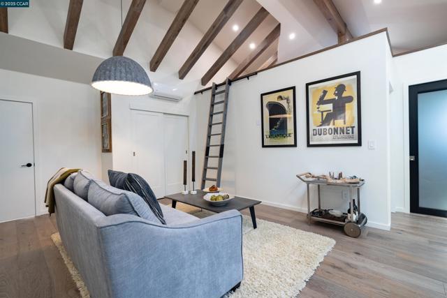 1722 Foothill Blvd, Calistoga CA: https://media.crmls.org/mediaz/e336c73e-876c-4632-a2a7-df2439f72ed3.jpg