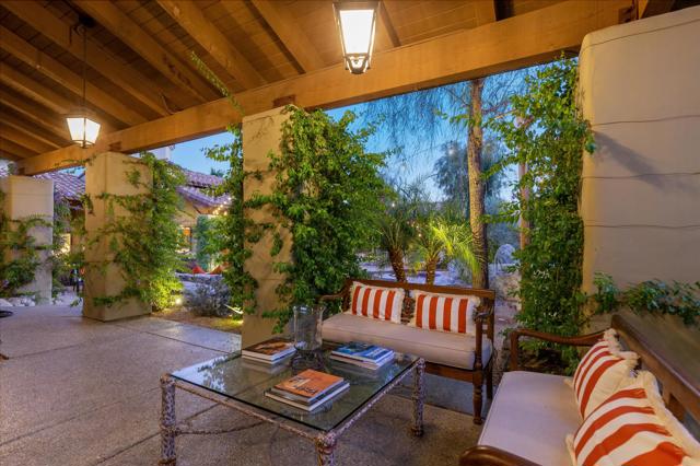 2489 Tuscany Heights Drive, Palm Springs CA: https://media.crmls.org/mediaz/e336e904-20ad-4dbc-94d3-ab9322471857.jpg