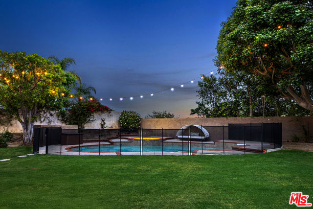 22518 Jameson Drive, Calabasas CA: https://media.crmls.org/mediaz/e33742db-5f2c-4e34-b23f-2943fe5a02ff.jpg
