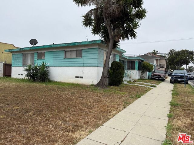 8204 S Harvard Boulevard, Los Angeles CA: https://media.crmls.org/mediaz/e337b892-5d91-40b4-9c23-95ae4a3197b1.jpg