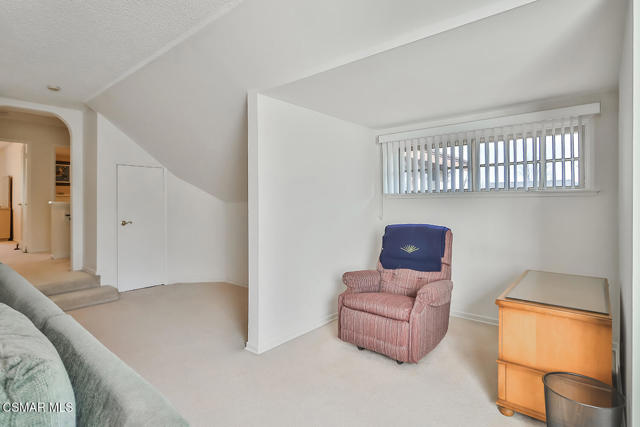 5260 Edgeware Drive, Calabasas CA: https://media.crmls.org/mediaz/e337fcf1-8aa8-418c-acd1-514d053e6bfa.jpg