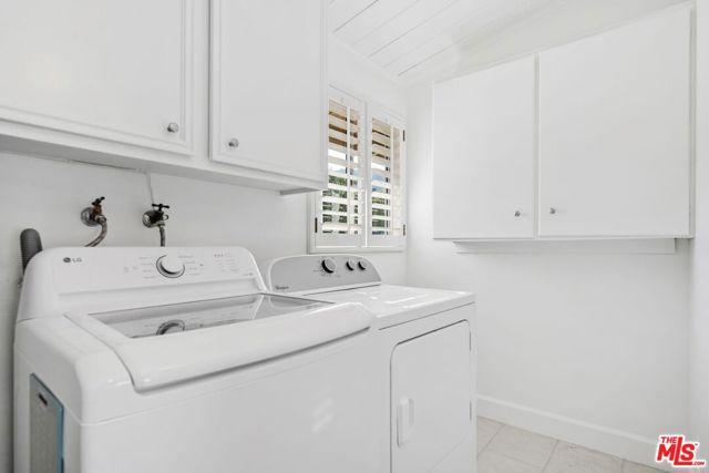 1224 El Hito Circle, Pacific Palisades CA: https://media.crmls.org/mediaz/e3384564-53e4-4a2d-91a7-60fc493f038c.jpg