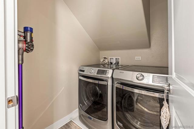 4347 Harbor Way, Oceanside CA: https://media.crmls.org/mediaz/e33859eb-a6a7-4f87-aea5-0871397b2e91.jpg