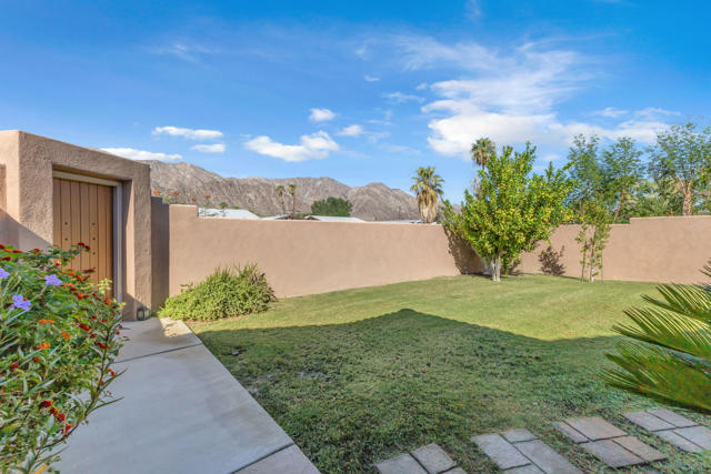 Image 5 of 64 For 52680 Avenida Martinez