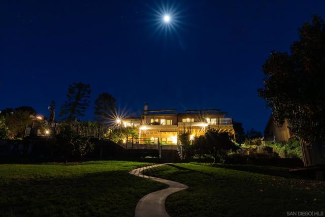 14036 TIERRA BONITA ROAD, Poway CA: https://media.crmls.org/mediaz/e3389028-f0f8-4fa8-adbf-bdedf40cb639.jpg