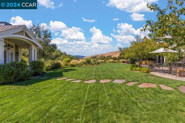 8 Julianna Court, Moraga CA: https://media.crmls.org/mediaz/e338e875-6434-4b69-b512-be503ec0cbb9.jpg