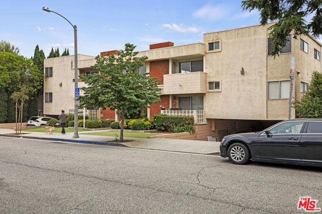 1538 STANFORD Street, Santa Monica CA: https://media.crmls.org/mediaz/e33a7182-27b2-4b4e-8243-1bd4138d28a2.jpg