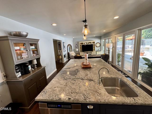 Detail Gallery Image 7 of 54 For 2013 El Vista Ct, Glendale,  CA 91208 - 3 Beds | 3 Baths