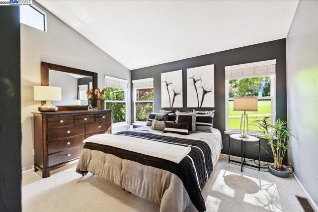 391 Oak Ln, Pleasanton CA: https://media.crmls.org/mediaz/e33b24a4-32bf-44d2-84d9-ae8c25f0d8fc.jpg