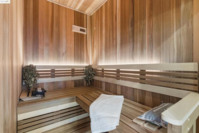 6413 Gwin Ct, Oakland CA: https://media.crmls.org/mediaz/e33bd206-92cc-41f8-816d-23325cf5ab5a.jpg