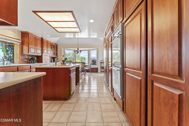 10885 Citrus Drive, Moorpark CA: https://media.crmls.org/mediaz/e33c1489-ecca-4afa-9242-fa4394657925.jpg