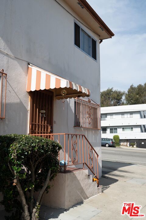 4214 W Slauson Avenue, Los Angeles CA: https://media.crmls.org/mediaz/e33c7a5f-8b50-4aa9-a38d-b31481125333.jpg