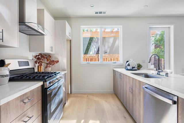 139 Flynn Avenue, Mountain View CA: https://media.crmls.org/mediaz/e33cd9c2-f00d-4185-ba1b-5ba4d3e13a59.jpg