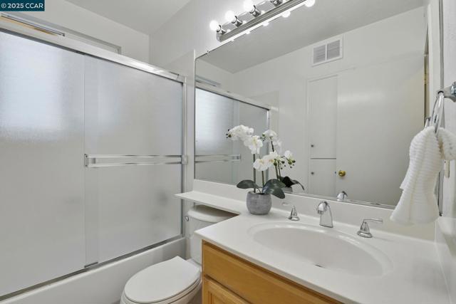 1035 Orange st, Concord CA: https://media.crmls.org/mediaz/e33d3cf6-d3f4-4c2f-af5b-b2bfad6f7b11.jpg