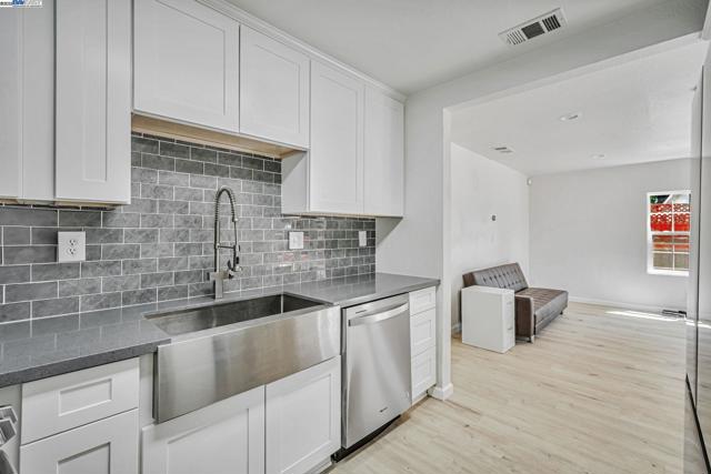3920 Gravenstein Hwy, Sebastopol CA: https://media.crmls.org/mediaz/e33d96ee-854b-4b9c-a860-d4ef31d9a8a0.jpg