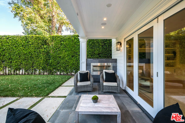 4402 Ledge Avenue, Toluca Lake CA: https://media.crmls.org/mediaz/e33ddcb3-bcfa-4e8e-ae7b-5f6572046256.jpg