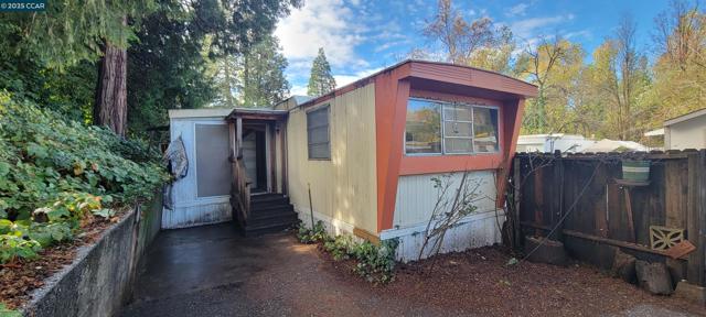 617 Walsh Street, Grass Valley CA: https://media.crmls.org/mediaz/e33e3177-d958-4be4-9cbe-9ef8720fc841.jpg