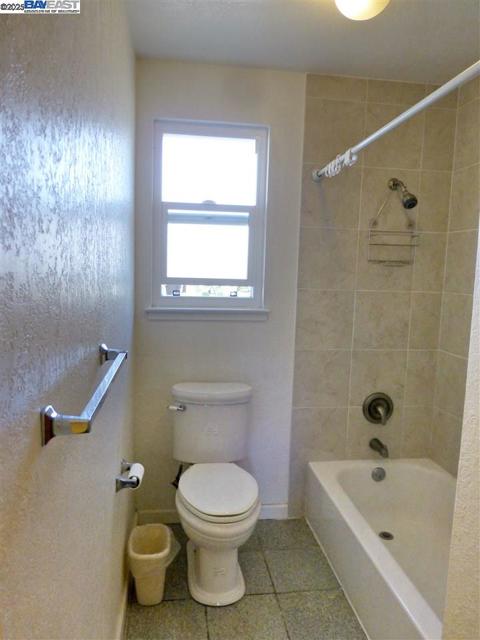 41772 Chadbourne Dr, Fremont CA: https://media.crmls.org/mediaz/e33ea92f-117f-4ef5-b22e-60b9741e251d.jpg