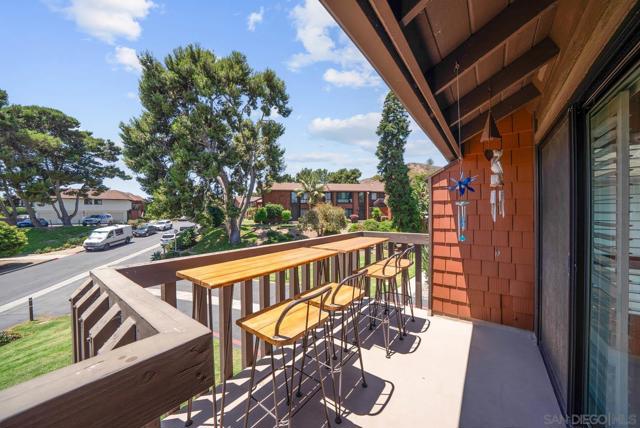 2459 Caminito Ocean Cv, Cardiff by the Sea CA: https://media.crmls.org/mediaz/e33f0d46-a109-41db-8166-26537ad3e242.jpg