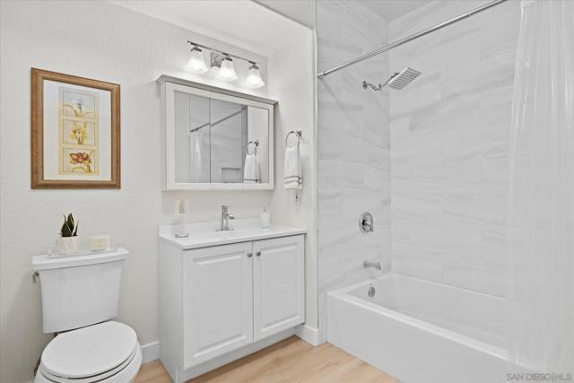 9237 Regents Rd., La Jolla CA: https://media.crmls.org/mediaz/e33f5034-e80c-4ce1-9081-3d7e7f1ad969.jpg