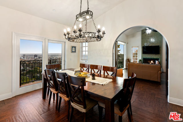 6420 Quebec Drive, Los Angeles CA: https://media.crmls.org/mediaz/e33f8b66-8413-4902-a96f-75202bd6c2c8.jpg