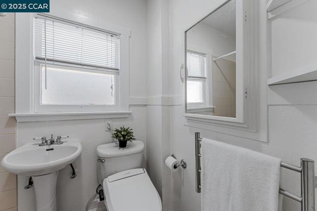 654 Mandana Blvd, Oakland, California 94610, 1 Bedroom Bedrooms, ,1 BathroomBathrooms,Condominium,For Sale,Mandana Blvd,41086148