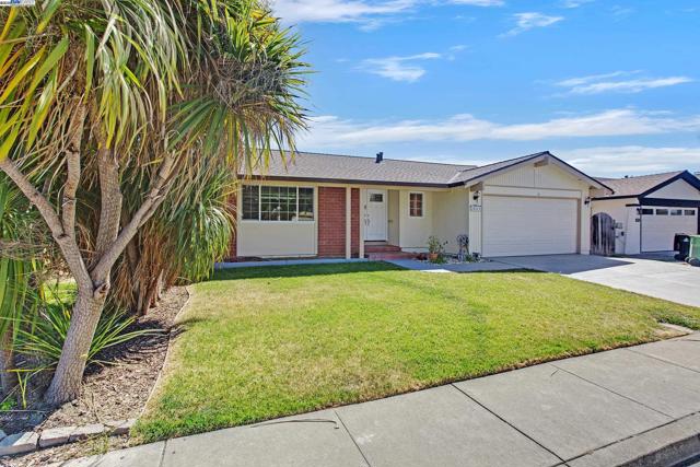 35573 Purcell Pl, Fremont CA: https://media.crmls.org/mediaz/e3401c45-2e27-4aed-b1a6-1ff4d995ea3e.jpg