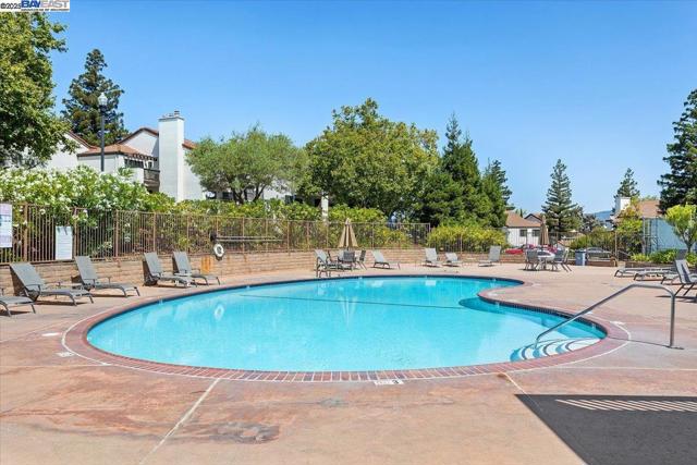 21103 Gary Dr, Hayward CA: https://media.crmls.org/mediaz/e34070b9-7a33-4386-96bc-d9b55127c2eb.jpg