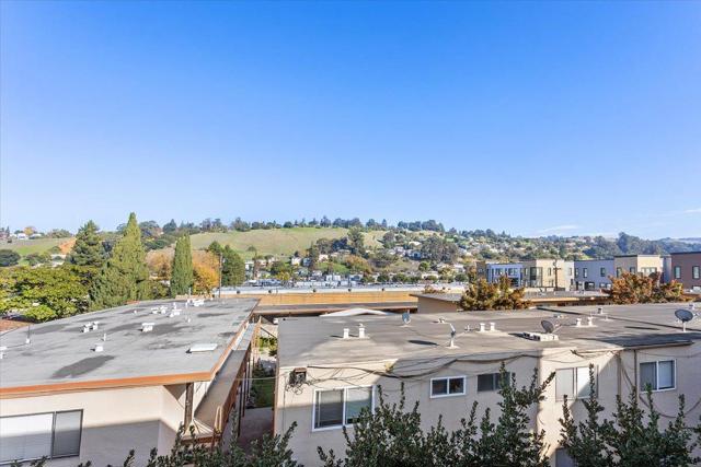 25218 Parklane Drive, Hayward CA: https://media.crmls.org/mediaz/e340df4d-1c69-4d2b-8b17-5ff71f75be34.jpg