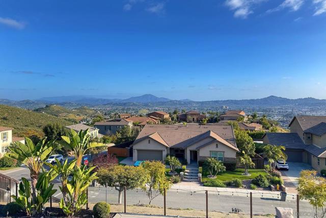 5324 Bella Vista St, Santee CA: https://media.crmls.org/mediaz/e34123e9-bdd7-4906-bb84-bf70dd88c14c.jpg