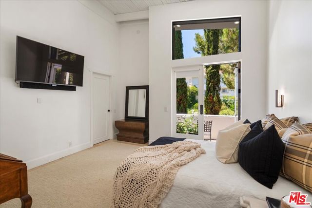 1100 Pine Drive, Beverly Hills CA: https://media.crmls.org/mediaz/e341e162-718b-4a65-8613-923f461c7b23.jpg