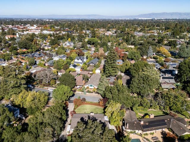 706 University Avenue, Los Altos CA: https://media.crmls.org/mediaz/e341f82b-1fd9-4f5e-ad97-1a9915bb63a9.jpg