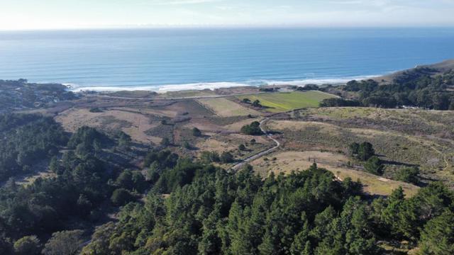 700 Cedar St., Montara CA: https://media.crmls.org/mediaz/e3420648-0513-4ade-9b43-e572ebfaab22.jpg
