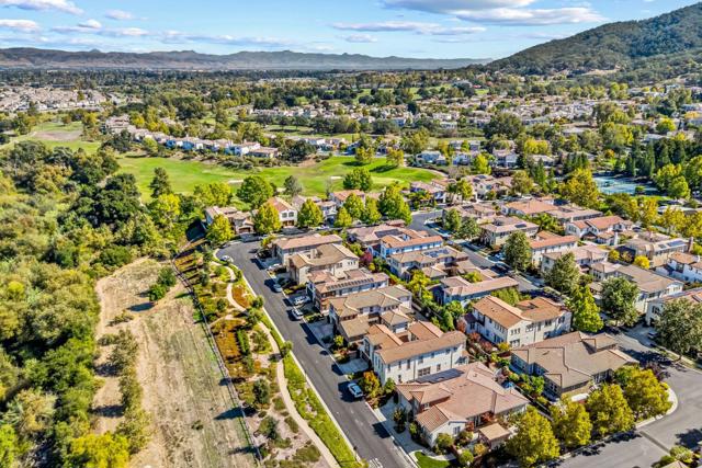 2846 Roundstone Drive, Gilroy CA: https://media.crmls.org/mediaz/e34231ef-d8e4-42a2-b6a9-c6c78ef14ede.jpg