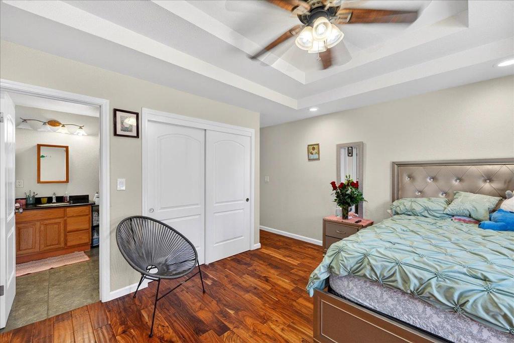 https://media.crmls.org/mediaz/e342346d-3068-446a-bc71-d2d44f9a1ac0.jpg?preset=X-Large