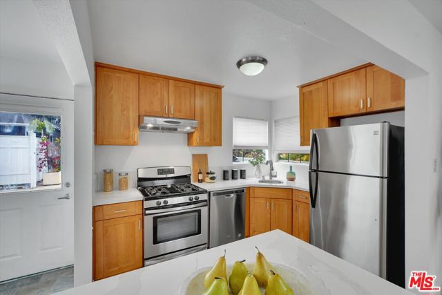 828 Hill Street, Santa Monica CA: https://media.crmls.org/mediaz/e3427c36-3074-4e70-9c7f-91b6a77f593f.jpg