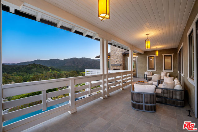 26767 Mulholland Highway, Calabasas CA: https://media.crmls.org/mediaz/e343405c-0e8f-4bd5-9687-3853e9d83651.jpg