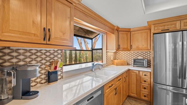 4621 Villas Court, Bonita CA: https://media.crmls.org/mediaz/e343566e-cc00-46de-95e3-96351985d014.jpg