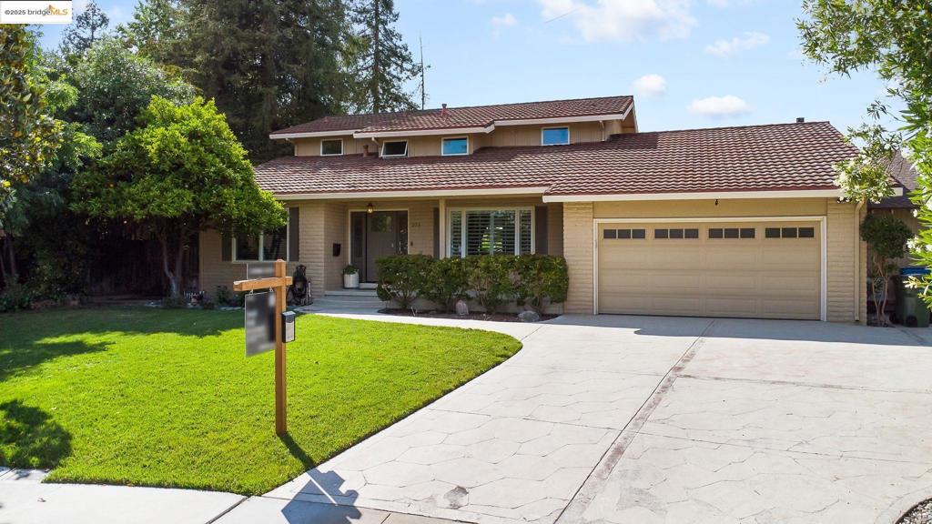 275 La Quinta Ct