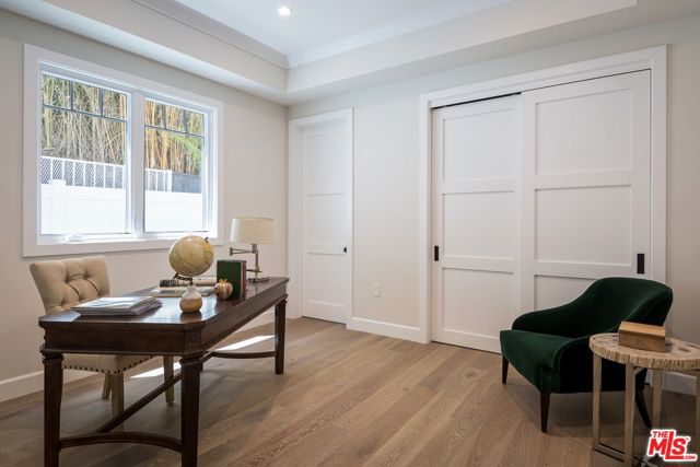 530 Arbramar Avenue, Pacific Palisades CA: https://media.crmls.org/mediaz/e3440724-3cb1-4694-93c9-ecf33ca6a312.jpg