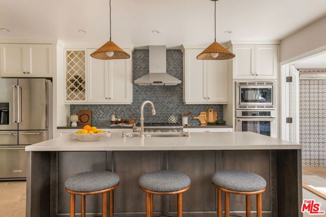 11349 Canton Drive, Studio City CA: https://media.crmls.org/mediaz/e34588fe-c731-45bb-952a-a0859194d4f4.jpg