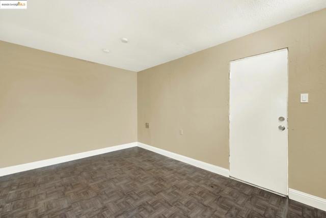 2125 102Nd Ave, Oakland CA: https://media.crmls.org/mediaz/e345ef1b-2ef6-47a9-b5e2-ea2100306ffc.jpg