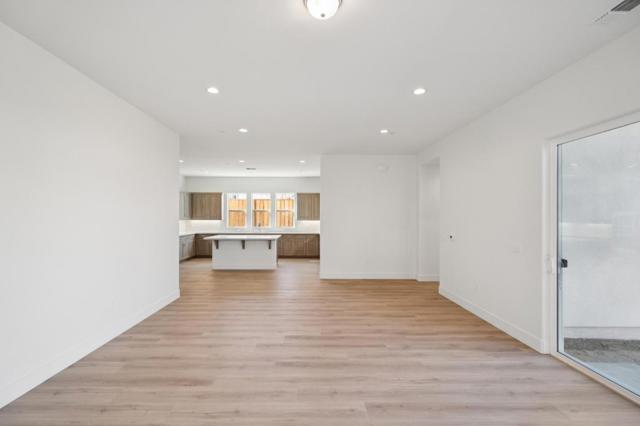 605 Santa Ynez Way, Marina CA: https://media.crmls.org/mediaz/e3461b94-4bc4-410e-a3d3-dbc7766cb027.jpg