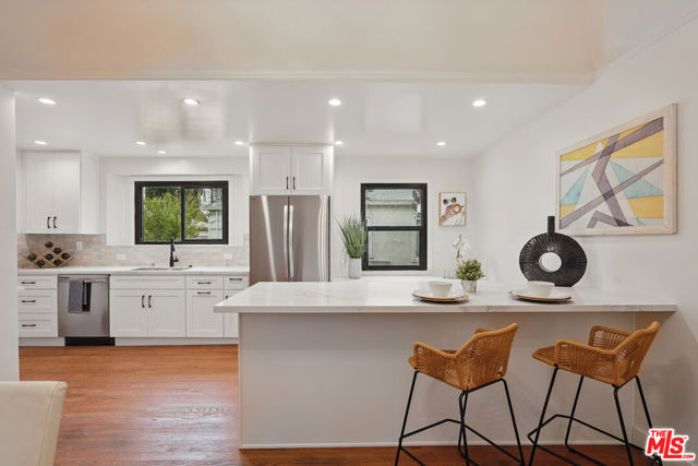 8919 Beverlywood Street, Los Angeles CA: https://media.crmls.org/mediaz/e3464168-87e2-4e25-af70-43035e4f7c42.jpg